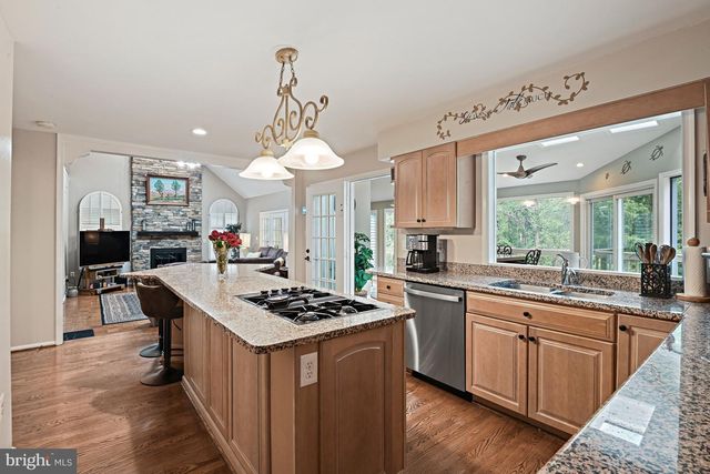 9830 FAUST DR, Vienna, VA 22182