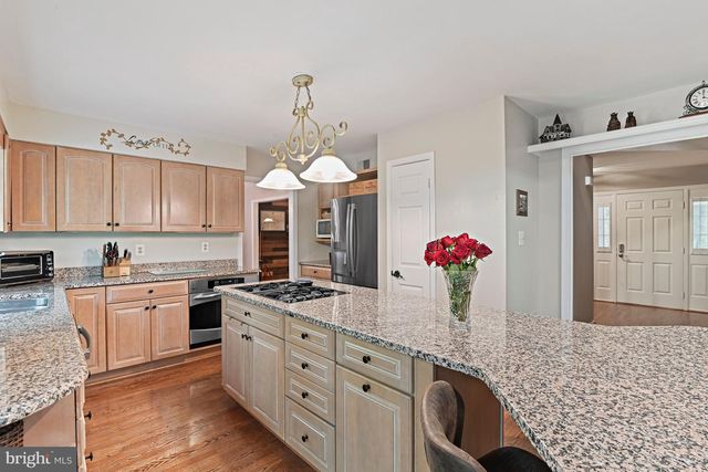 9830 FAUST DR, Vienna, VA 22182
