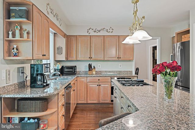 9830 FAUST DR, Vienna, VA 22182