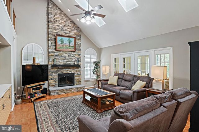 9830 FAUST DR, Vienna, VA 22182