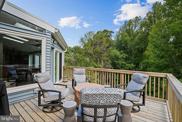 9830 FAUST DR, Vienna, VA 22182