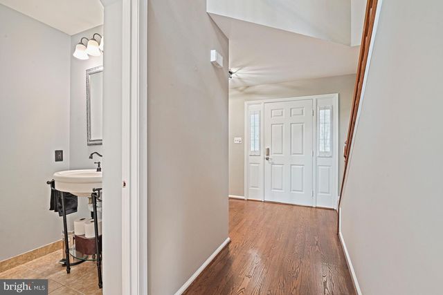 9830 FAUST DR, Vienna, VA 22182