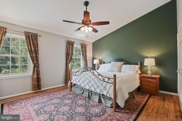 9830 FAUST DR, Vienna, VA 22182