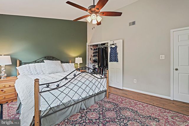 9830 FAUST DR, Vienna, VA 22182