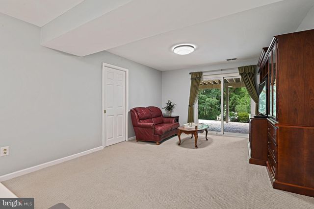 9830 FAUST DR, Vienna, VA 22182