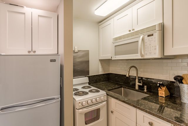11842 Pebblewood Drive 201, Wellington, FL 33414
