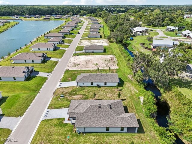 812 Gen D Macarthur AVE, Labelle, FL 33935