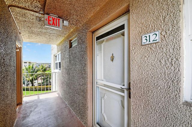2615 NE 1ST Court 312, Boynton Beach, FL 33435