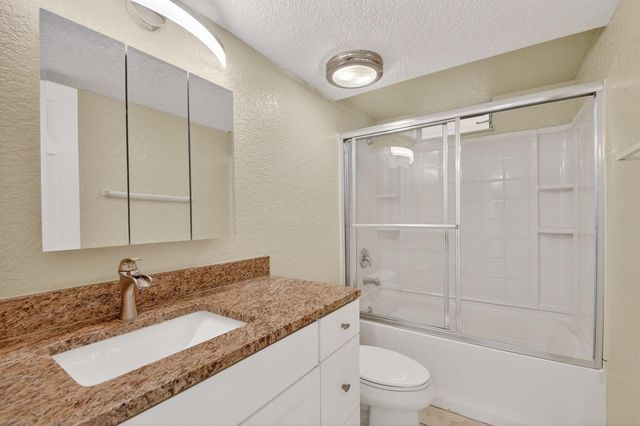 2615 NE 1ST Court 312, Boynton Beach, FL 33435