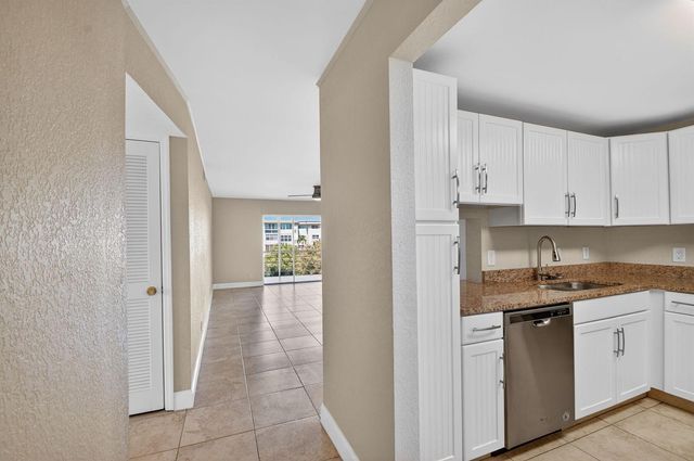 2615 NE 1ST Court 312, Boynton Beach, FL 33435