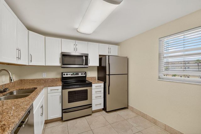 2615 NE 1ST Court 312, Boynton Beach, FL 33435