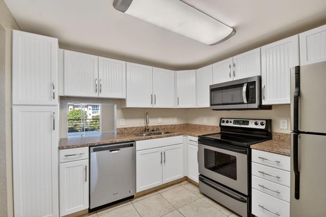 2615 NE 1ST Court 312, Boynton Beach, FL 33435