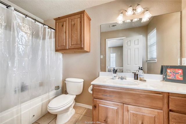 2325 Autumn Chase Loop, College Station, TX 77840