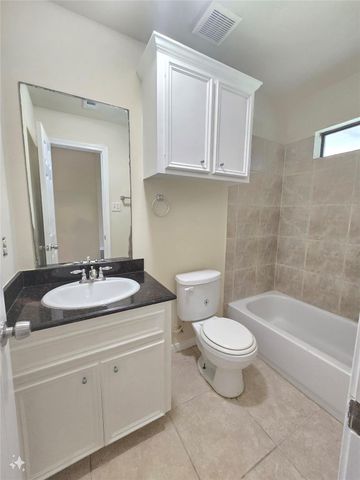 2112 Davis Street, Houston, TX 77026