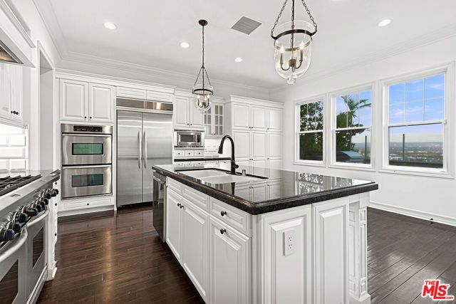 7391 Coastal View Drive, Los Angeles, CA 90045