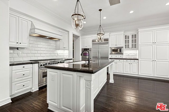 7391 Coastal View Drive, Los Angeles, CA 90045
