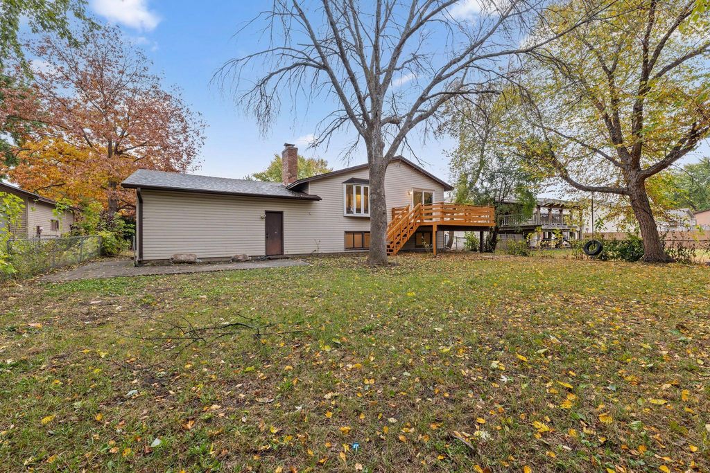 8333 Abbott Avenue N, Brooklyn Park, MN 55443