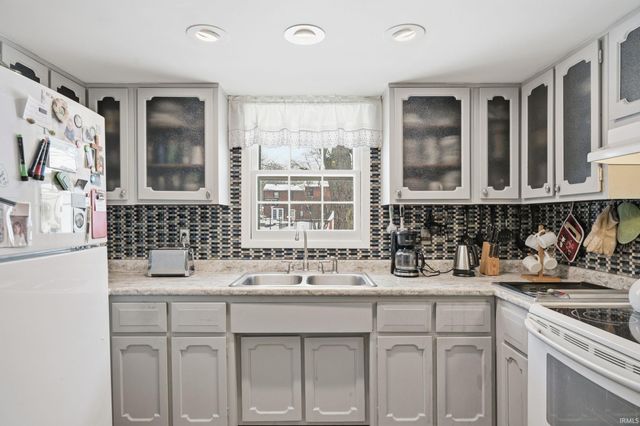 1908 N Alden Road, Muncie, IN 47304