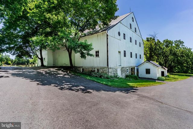 3 KATIE LN, Carlisle, PA 17015