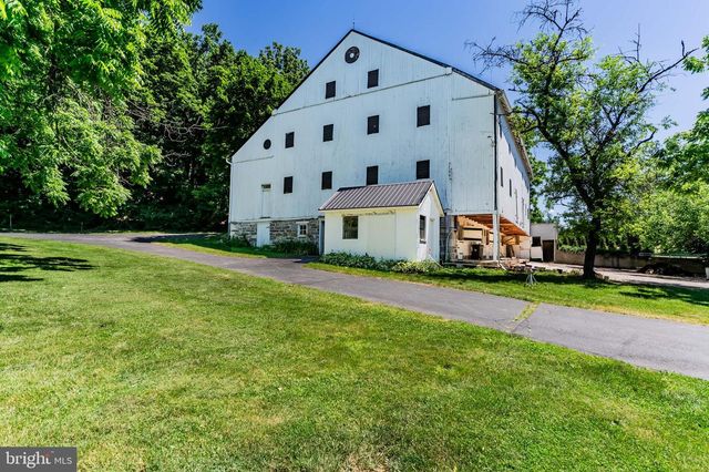 3 KATIE LN, Carlisle, PA 17015