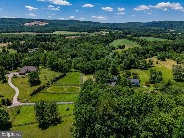 3 KATIE LN, Carlisle, PA 17015