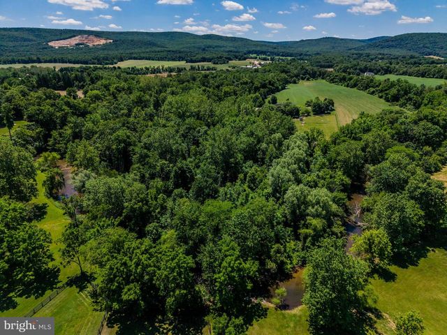 3 KATIE LN, Carlisle, PA 17015