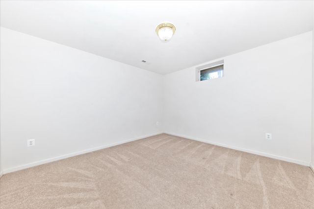 100 SUNLIGHT DR, Frederick, MD 21702