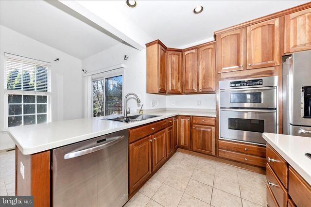 100 SUNLIGHT DR, Frederick, MD 21702