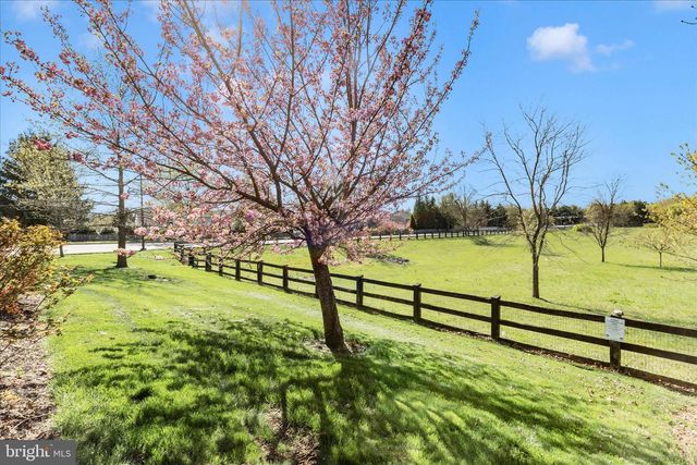 100 SUNLIGHT DR, Frederick, MD 21702