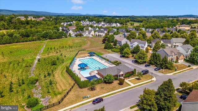 100 SUNLIGHT DR, Frederick, MD 21702