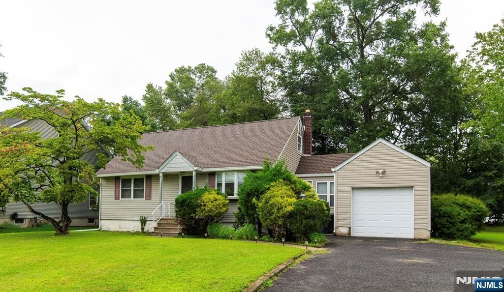 46 Linwood Avenue, Midland Park, NJ 07432