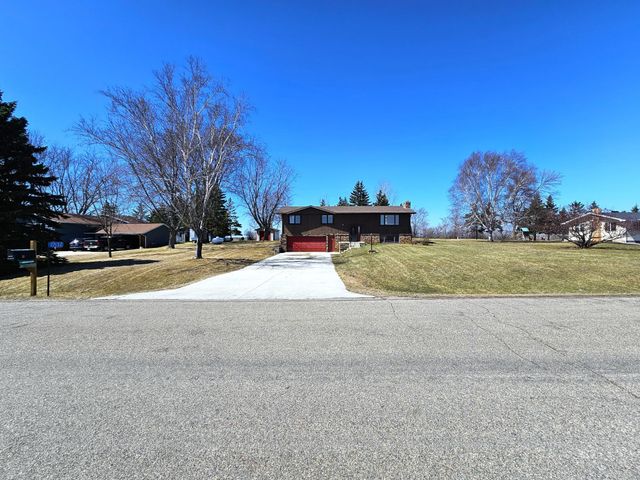 17132 River Oaks Boulevard, Fergus Falls, MN 56537