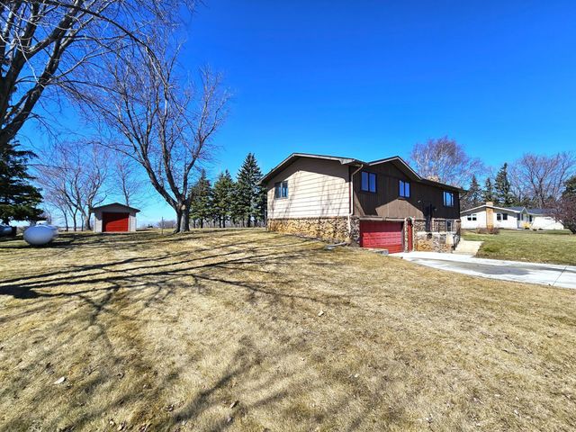 17132 River Oaks Boulevard, Fergus Falls, MN 56537
