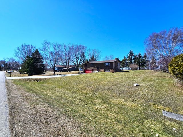 17132 River Oaks Boulevard, Fergus Falls, MN 56537