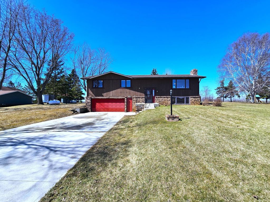 17132 River Oaks Boulevard, Fergus Falls, MN 56537