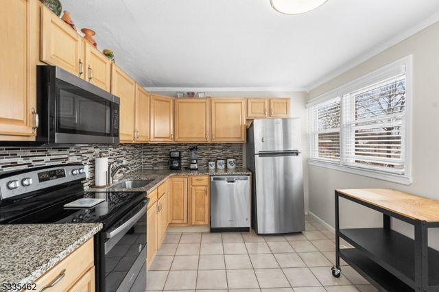 34 Northwestern Trl, Hopatcong Boro, NJ 07843