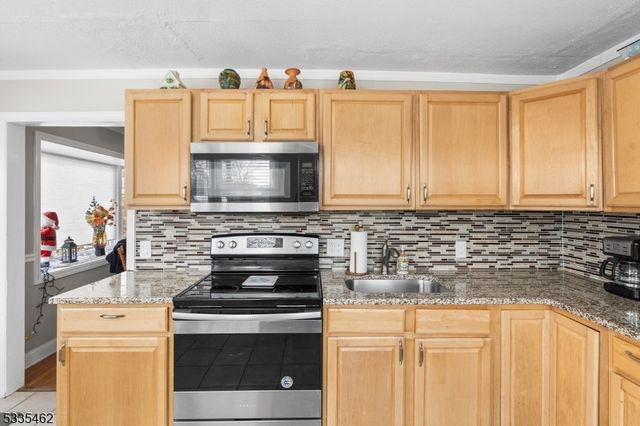 34 Northwestern Trl, Hopatcong Boro, NJ 07843