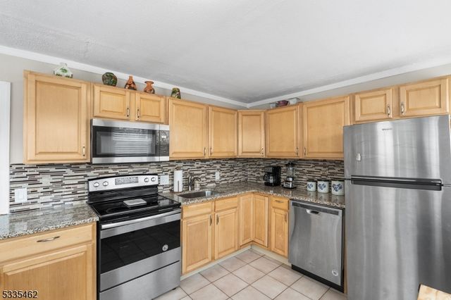 34 Northwestern Trl, Hopatcong Boro, NJ 07843