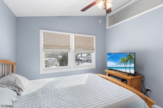 34 Northwestern Trl, Hopatcong Boro, NJ 07843