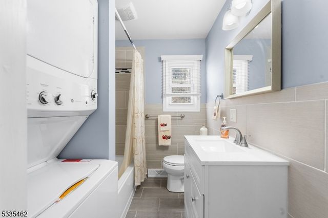 34 Northwestern Trl, Hopatcong Boro, NJ 07843