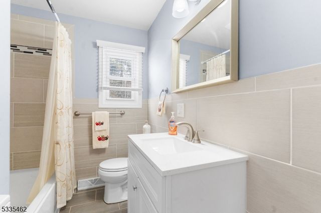 34 Northwestern Trl, Hopatcong Boro, NJ 07843