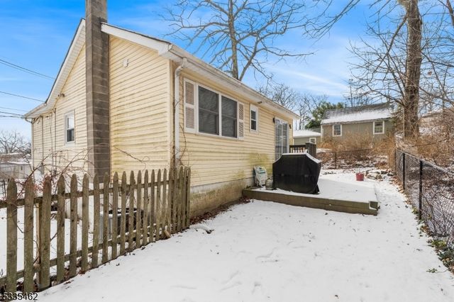 34 Northwestern Trl, Hopatcong Boro, NJ 07843