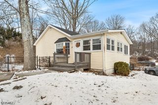 34 Northwestern Trl, Hopatcong Boro, NJ 07843