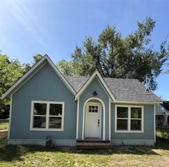 904 Jefferson Street E, Sulphur Springs, TX 75482