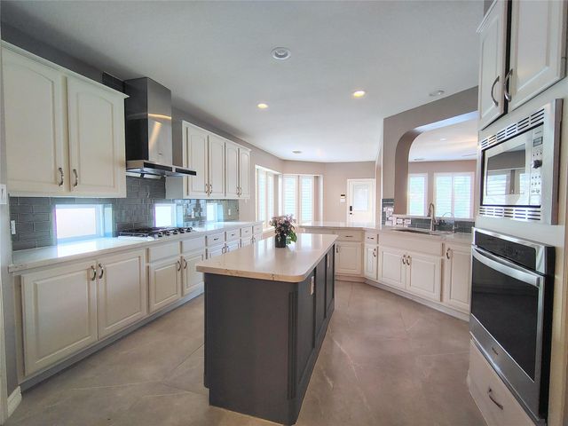 5515 Dawnington Place, Sugar Land, TX 77479