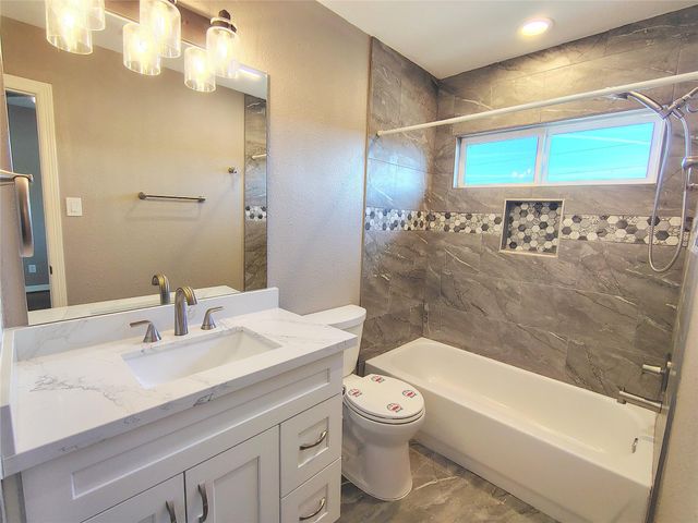 5515 Dawnington Place, Sugar Land, TX 77479