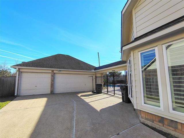 5515 Dawnington Place, Sugar Land, TX 77479