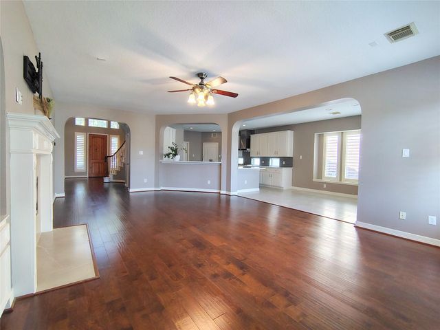 5515 Dawnington Place, Sugar Land, TX 77479