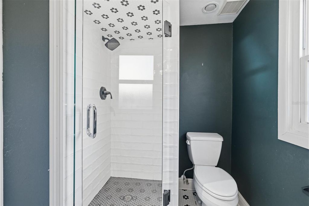 Image 16 of property listing at 6005 N TAMPA STREET, Tampa, FL 33604