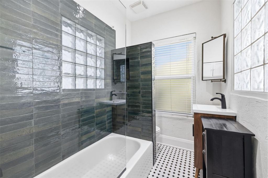 Image 18 of property listing at 6005 N TAMPA STREET, Tampa, FL 33604